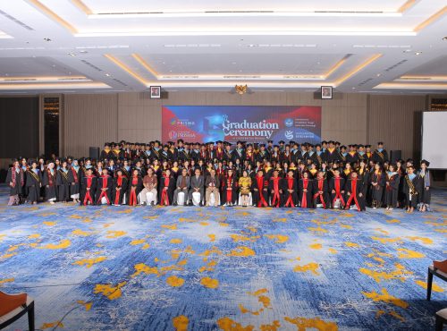 “Dream Big, Shine Bright” jadi Tema Wisuda ke-5 UPrisma, Sidang Senat Sukses Digelar